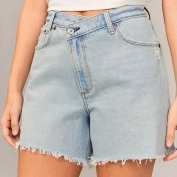 NWT - Abercrombie & Fitch The Dad Short High Rise - Size 37/24 - Picture 1 of 6